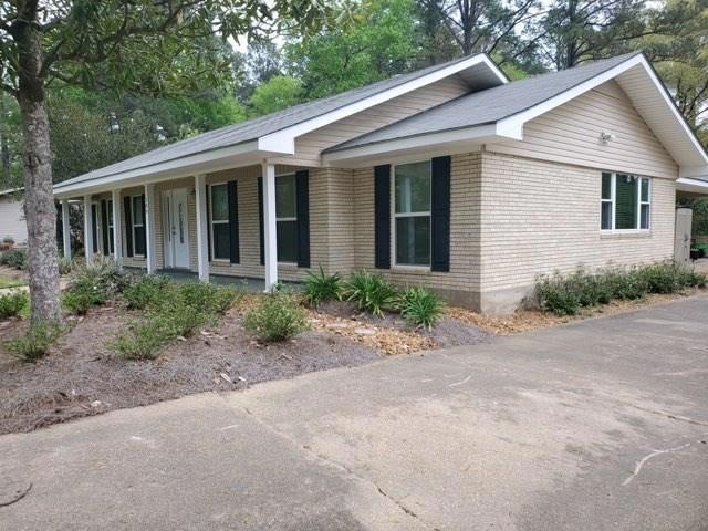 504 Holiday Cir, Pineville, LA 71360 - photo 1