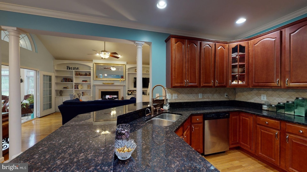 11545 Honeysuckle Ct, Swan Point, MD 20645 - photo 1