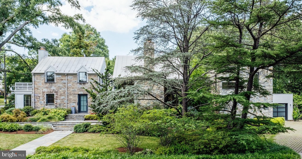 1007 Vassar Rd, Alexandria, VA 22314 - photo 1