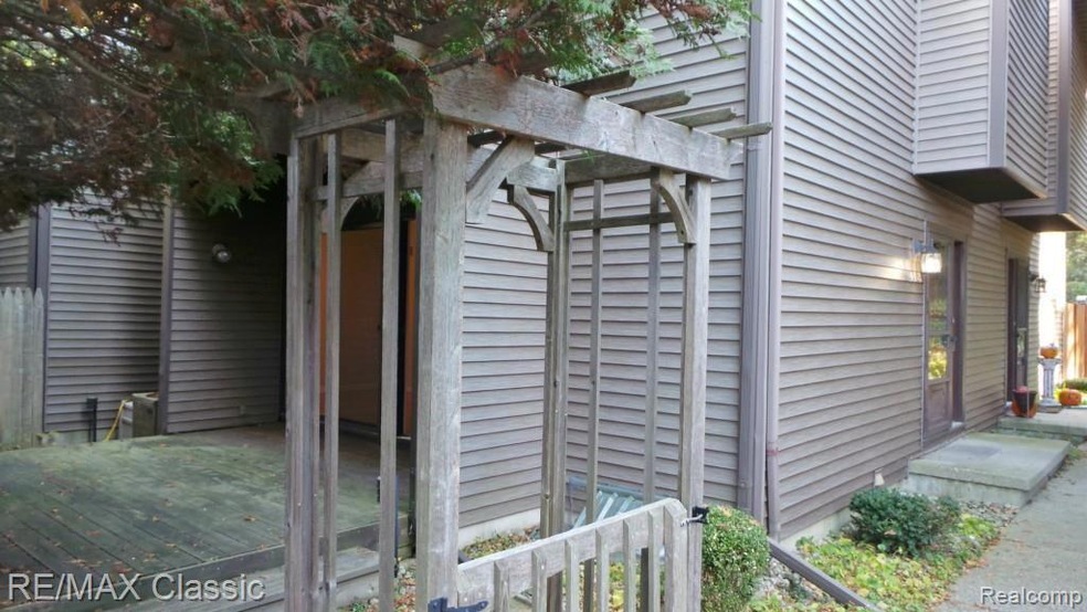 413 W Rockwell