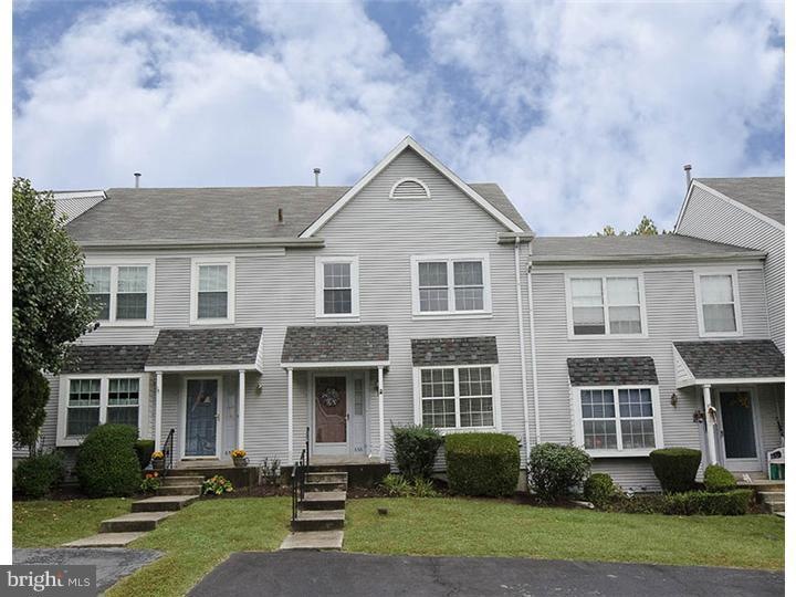 656 Kenney Ln, Brookhaven, PA 19015 - photo 1