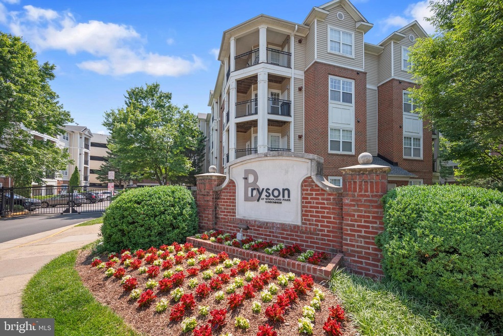 12909 Centre Park Cir unit 304, Oak Hill, VA 20171 - photo 1