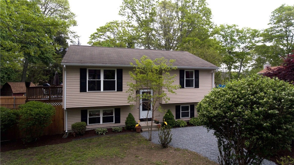 933 Middlebridge Rd, Wakefield, RI 02879 - photo 1