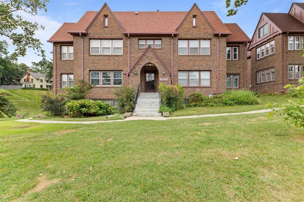 4345 Grand Ave unit 1, Des Moines, IA 50312 - photo 1