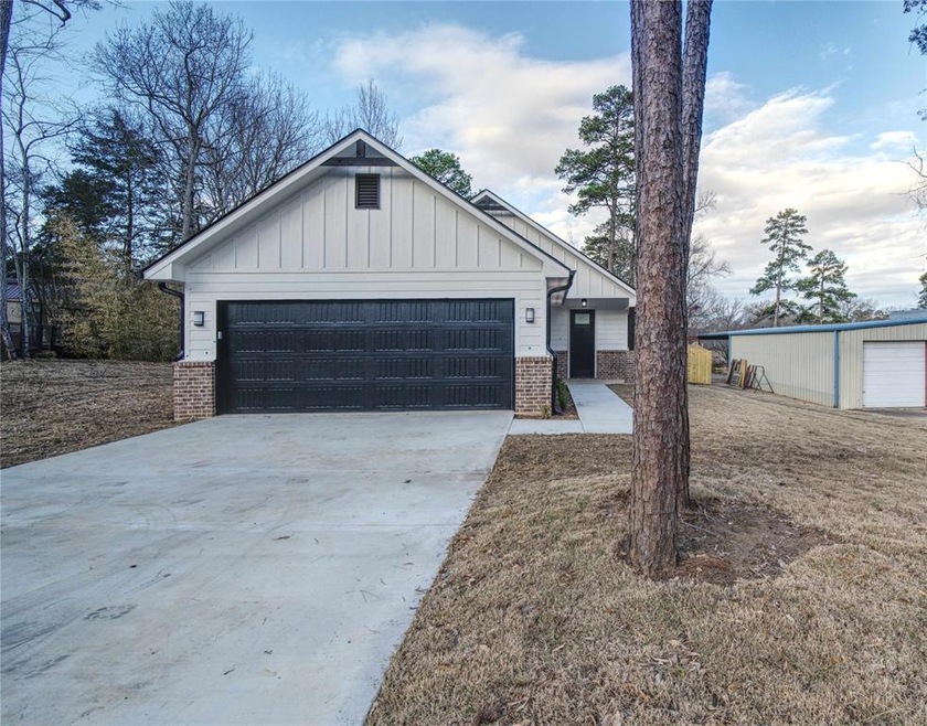 10202 Crestview Dr, Tyler, TX 75707 - photo 1