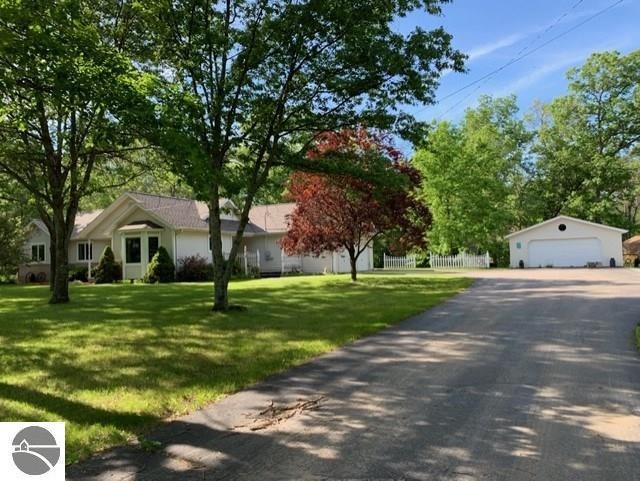 1585 Crystal Dr, West Branch, MI 48661 - photo 1