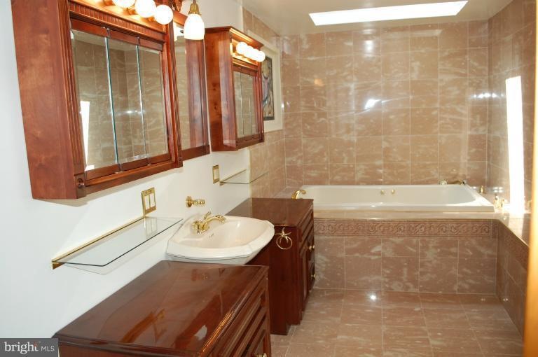 7428 Greenbank Rd, Middle River, MD 21220 - photo 1