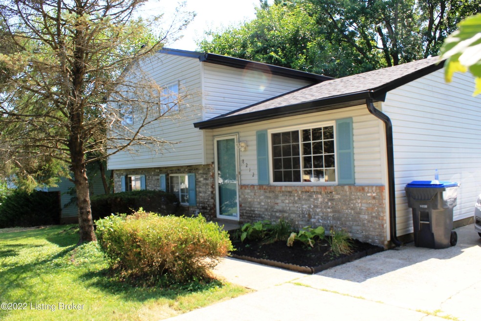 8212 Sandidge Dr, Louisville, KY 40228 - photo 1