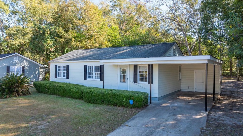 1102 N Young St, Thomasville, GA 31792 - photo 1