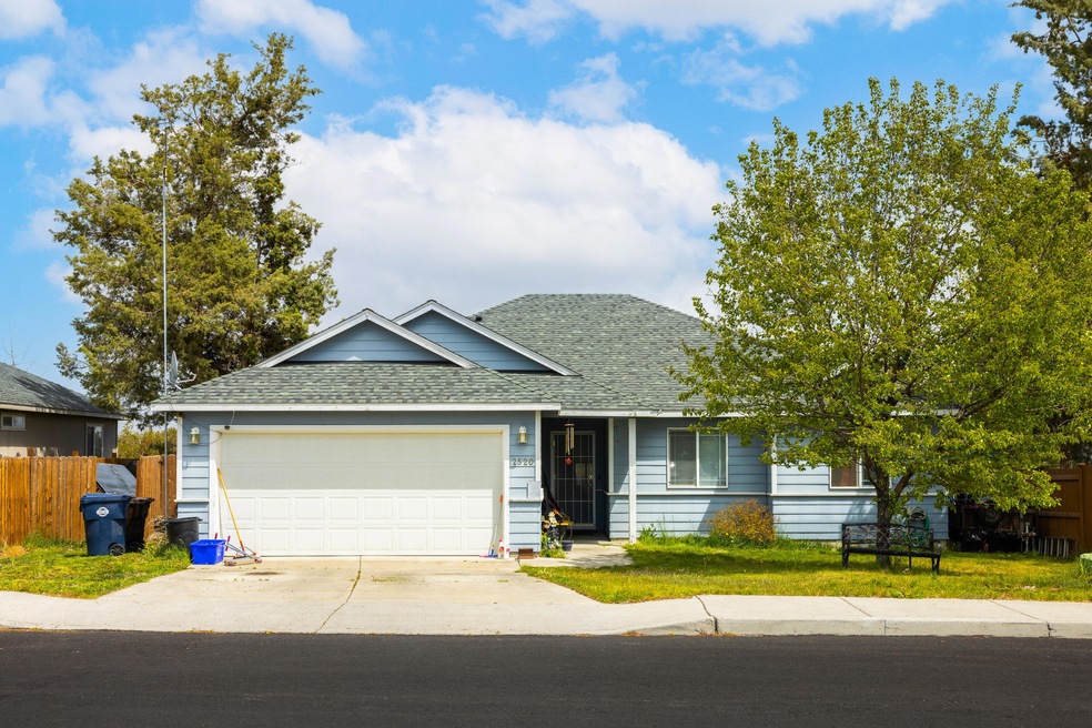 2520 NE 9th St 1 of 19