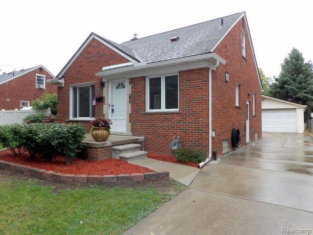 EXCELLENT CENTRAL AP LOCATION + UP TO CITY CODE!