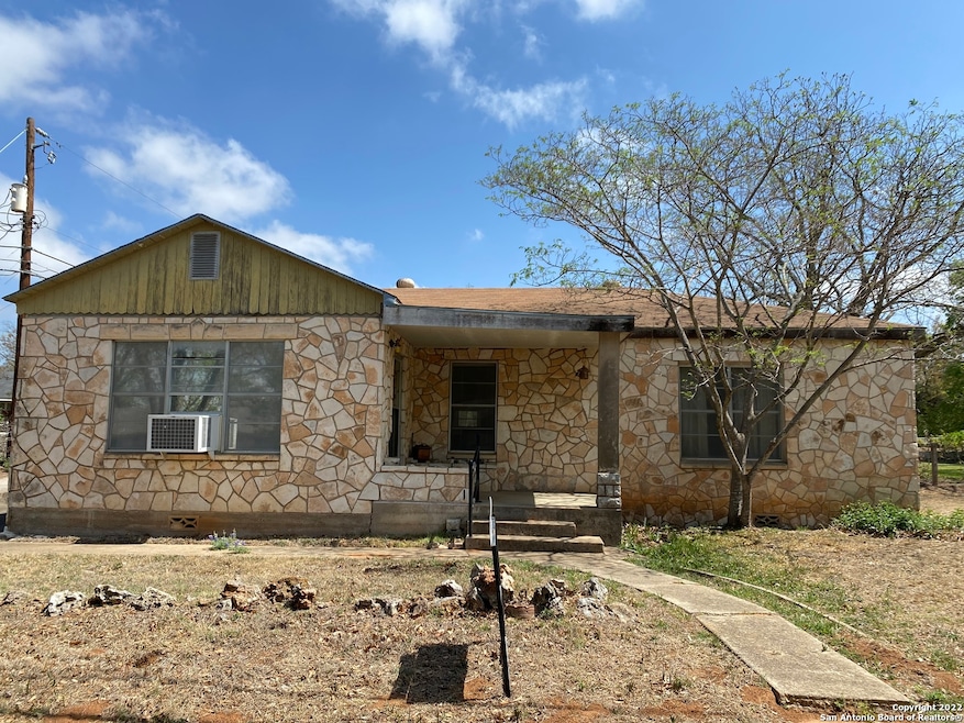 506 W Burbank St, Fredericksburg, TX 78624 - photo 1