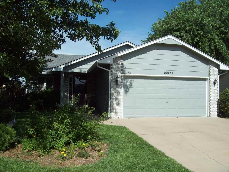 WOW!  YOU HAVE TO SEE THIS ONE!  MOVE IN READY FOR