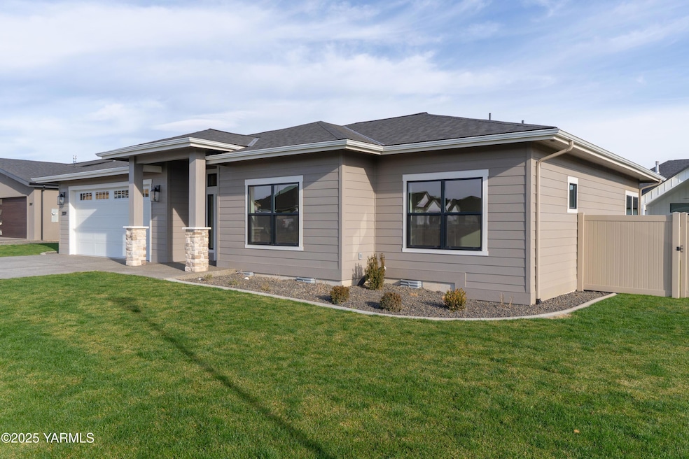 2009 Gala Ave, Yakima, WA 98903 - photo 1