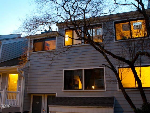 174 Rowayton Woods Dr, Norwalk, CT 06854 - photo 1