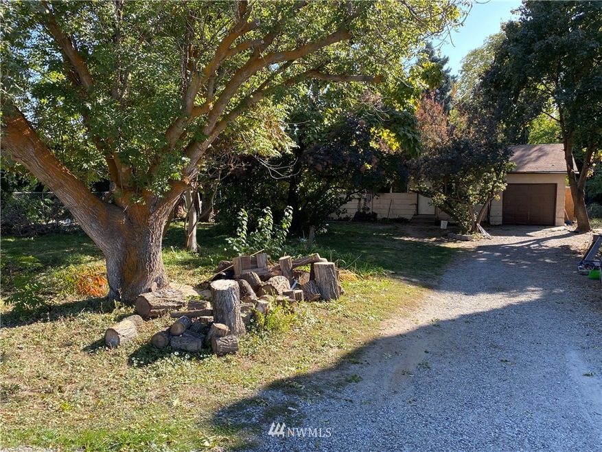 2214 3rd St NE, East Wenatchee, WA 98802 - photo 1