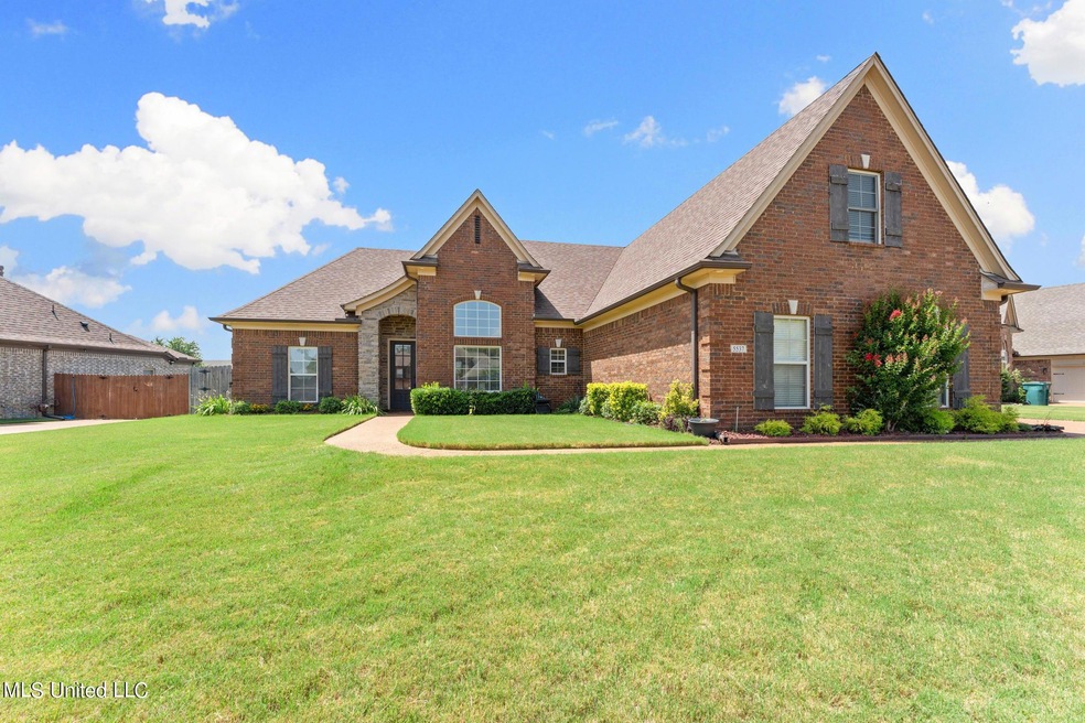 5537 E Pinetree Loop