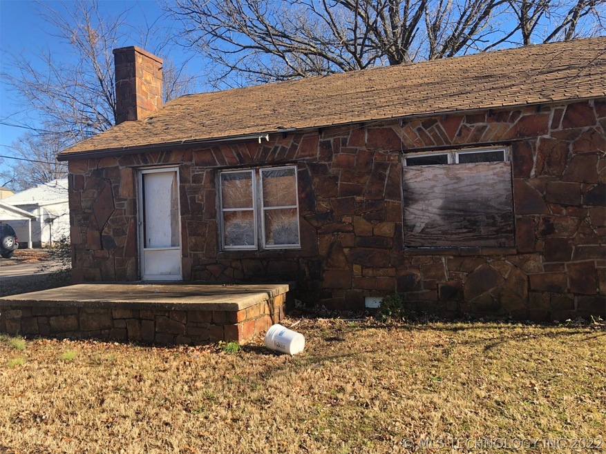 Front Door facing driveway not road