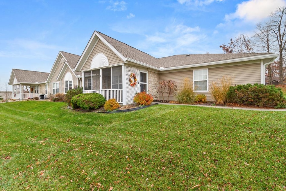 658 Scott Dr, Ontario, OH 44906 - photo 1