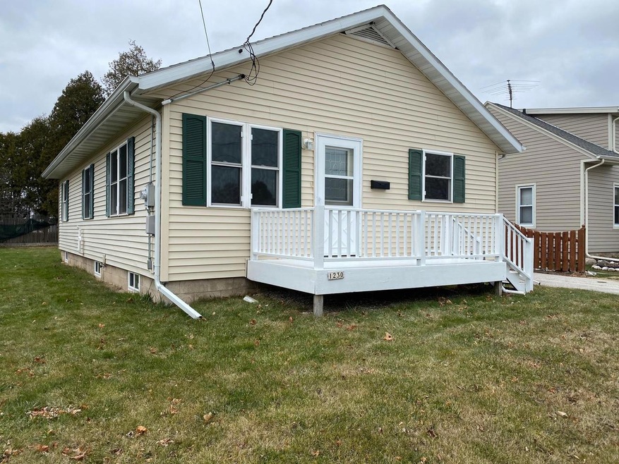 1230 S 32nd St, Manitowoc, WI 54220 - photo 1