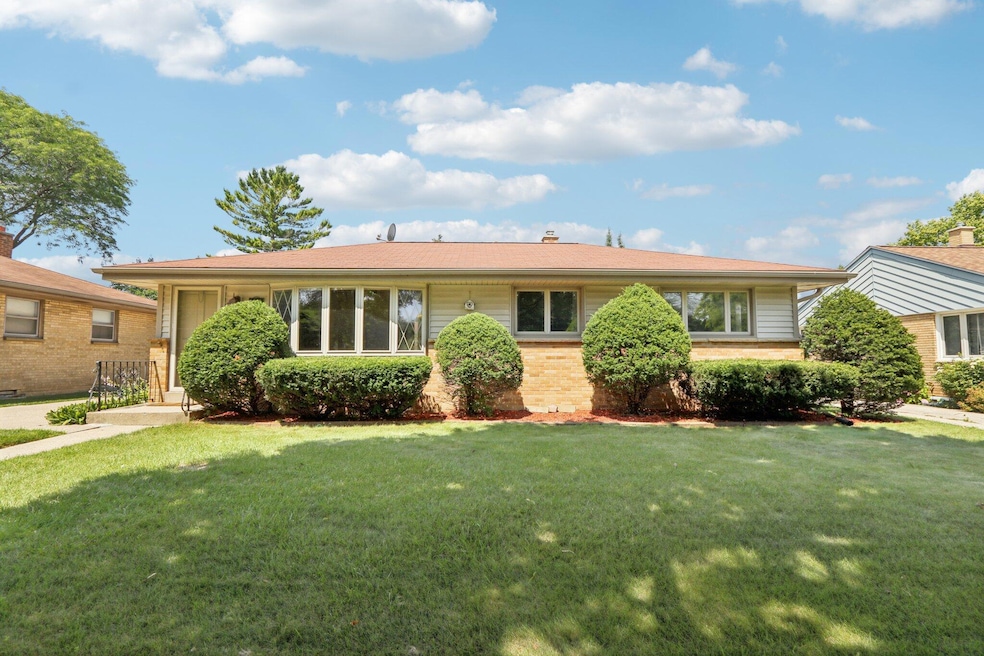 1-web-or-mls-W Kinnickinnic River Pkwy-S