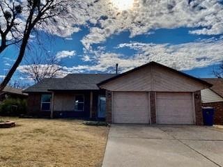 608 Silver Maple Ln, Noble, OK 73068 - photo 1