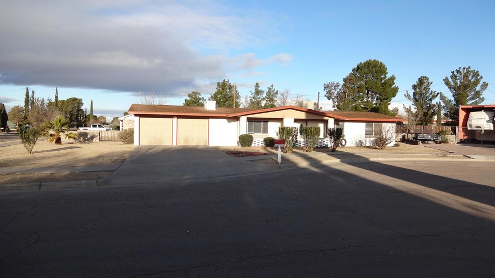 15096 Homestead Dr, El Paso, TX 79928 - photo 1