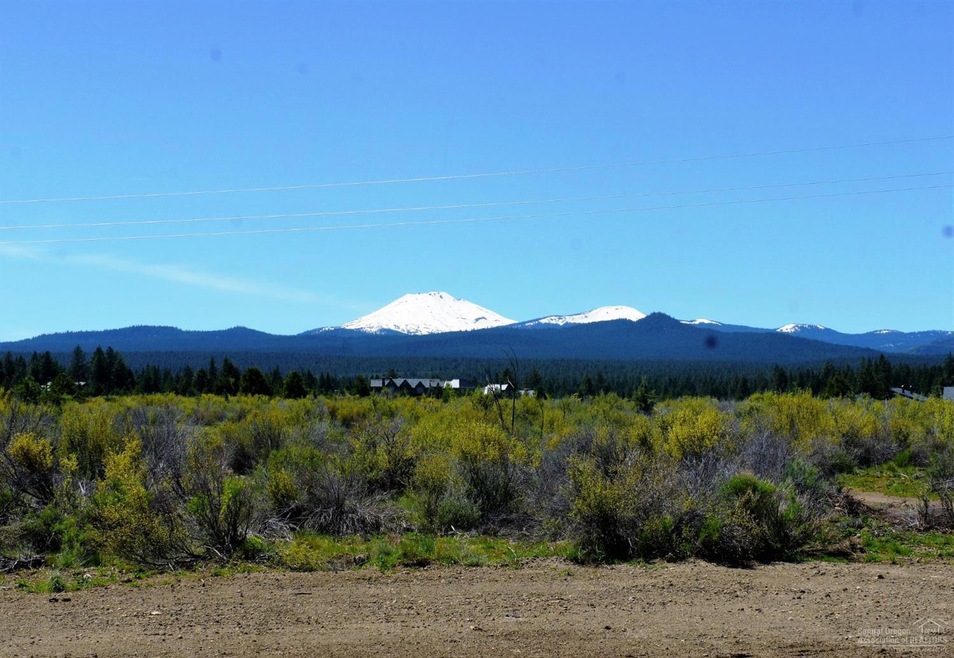 61750 Hosmer Lake Dr, Bend, OR 97702 - photo 1
