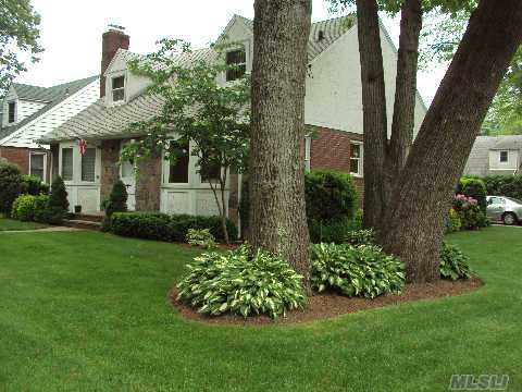 365 Jackson Ave, West Hempstead, NY 11552 - photo 1