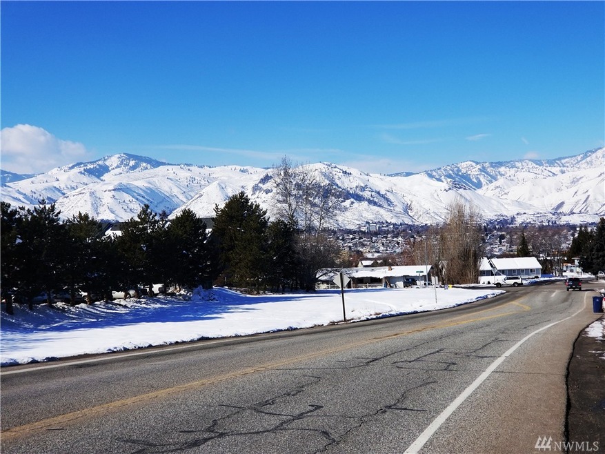 659 5th St NE, East Wenatchee, WA 98802 - photo 1