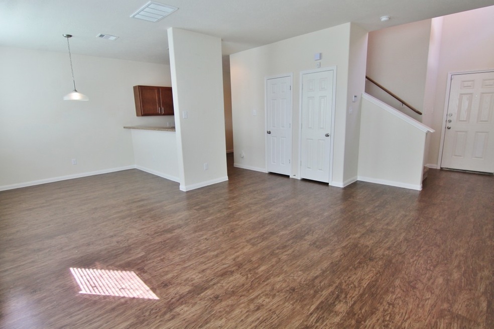 10919 Myrtle Oak St, Houston, TX 77016 - photo 1