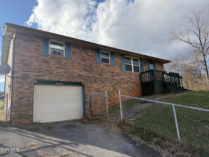 425 Kingsley Ave, Kingsport, TN 37660 - photo 1