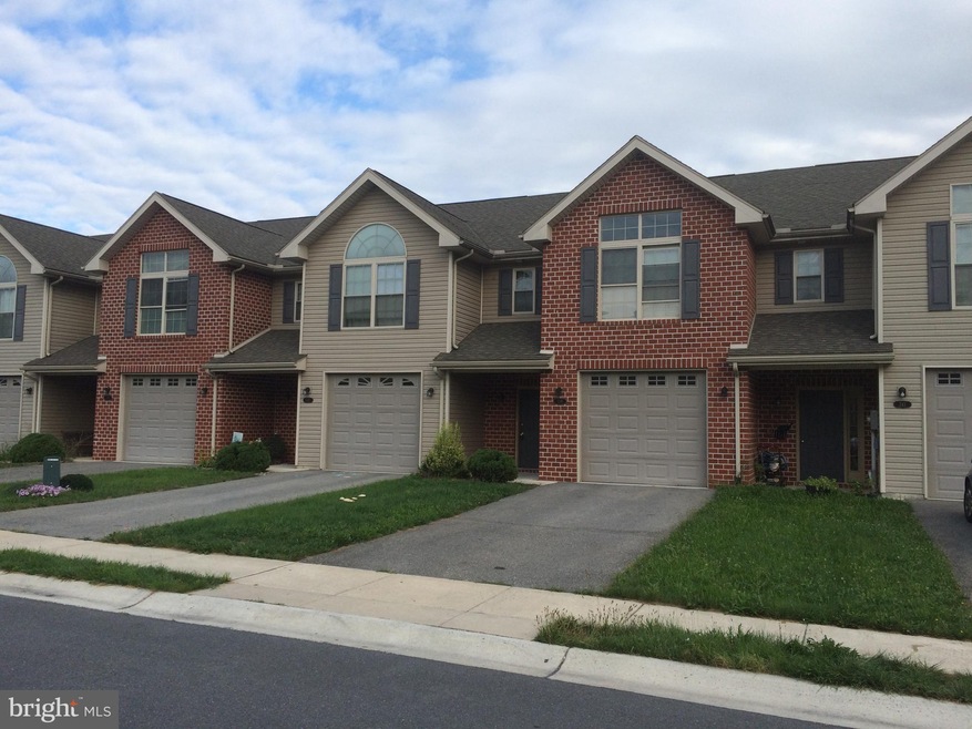 755 Bassett Dr, Chambersburg, PA 17201 - photo 1