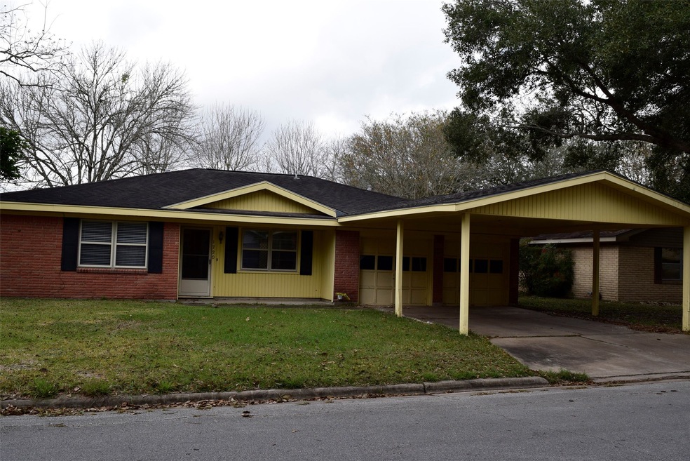 1720 Edna Ave, Bay City, TX 77414 - photo 1