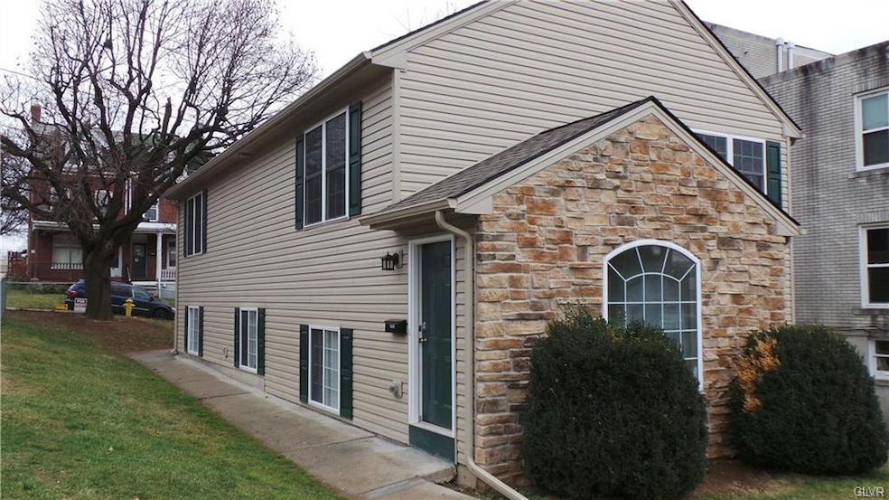 302 S Franklin St unit 304, Allentown, PA 18102 - photo 1