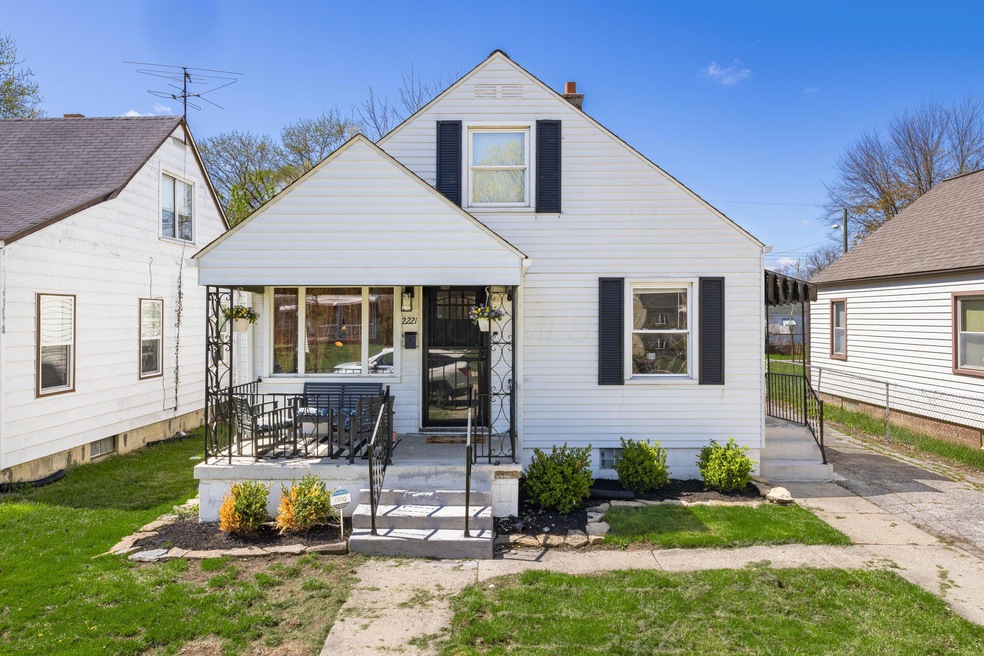 2221 Ontario