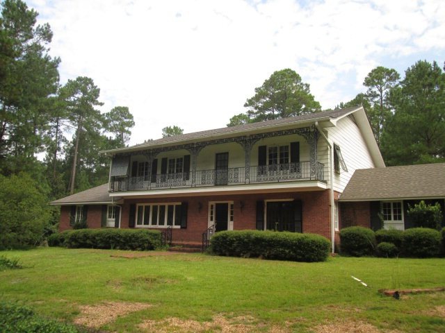 1421 Golf Club Rd, Douglas, GA 31533 - photo 1