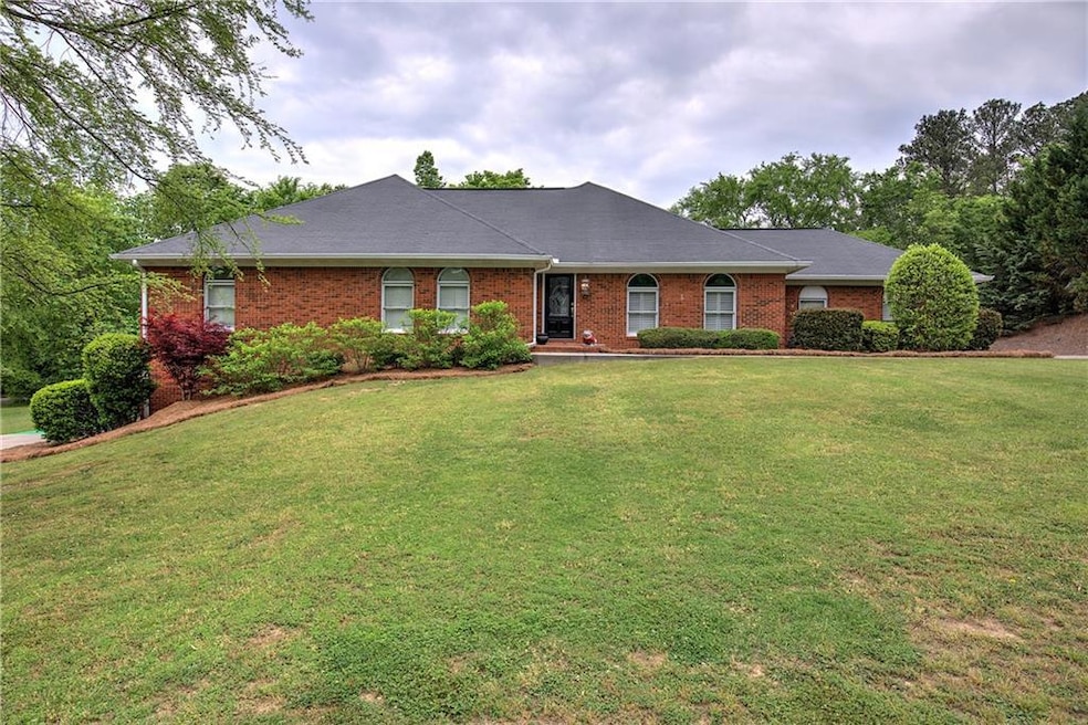 200 Caverns Dr NE, Calhoun, GA 30701 - photo 1