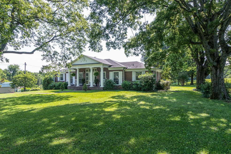 809 S Cannon Blvd, Shelbyville, TN 37160 - photo 1