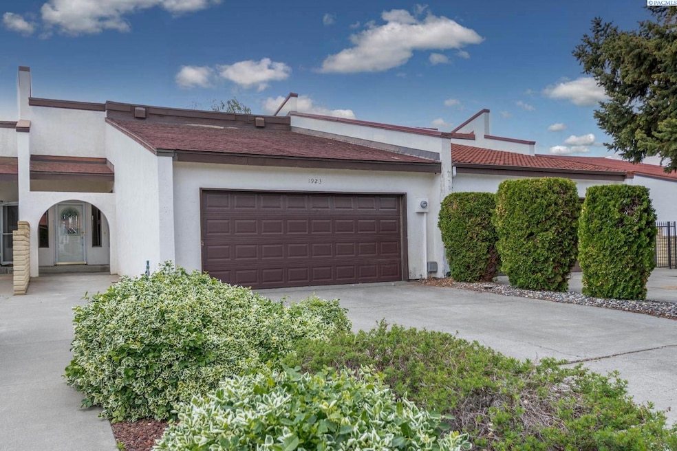 1923 Meadows Dr N, Richland, WA 99352 - photo 1