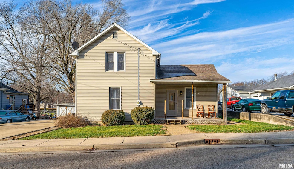 561 S Elm St, Lincoln, IL 62656 - photo 1