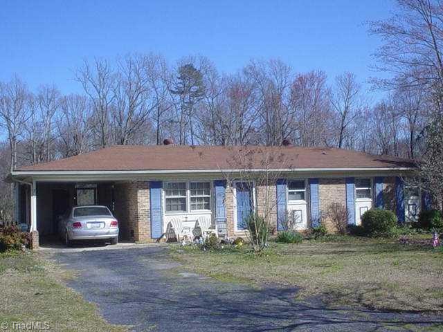 923 Sourwood Dr, Asheboro, NC 27205 - photo 1