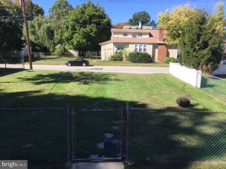 318 E Center Ave, Maple Shade, NJ 08052 - photo 1