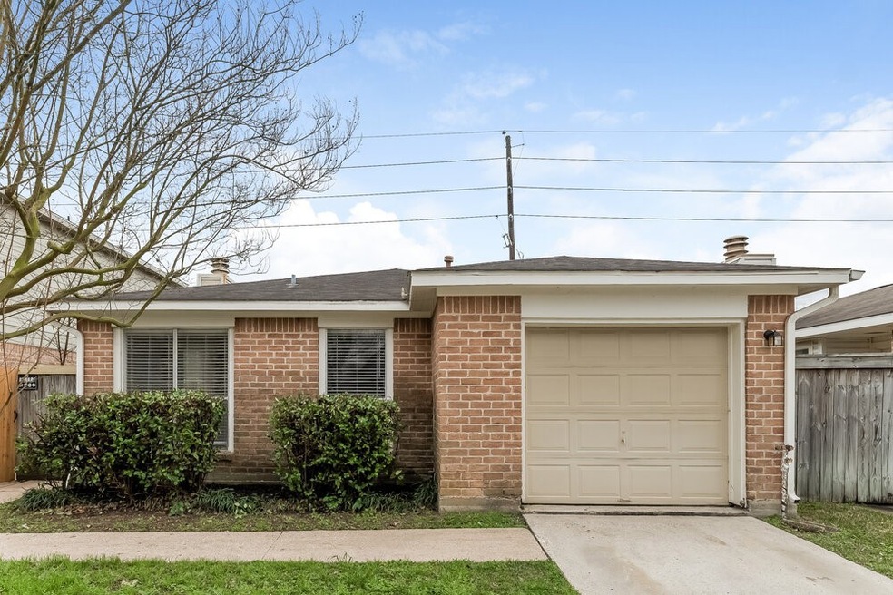 7851 Gatehouse Dr, Houston, TX 77040 - photo 1