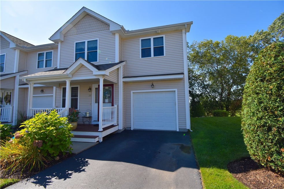  Desirable and unit with private entrance and priv