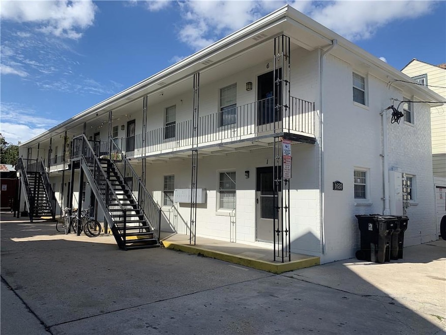Royal Carriages Apartments - Welcome Home!