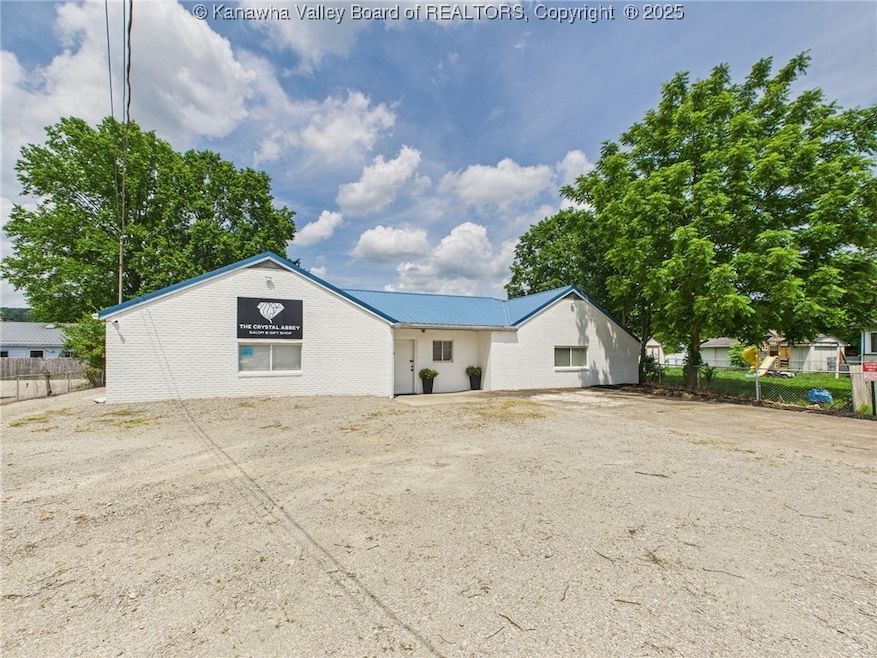 2404 Grant Ave, Saint Albans, WV 25177 - photo 1