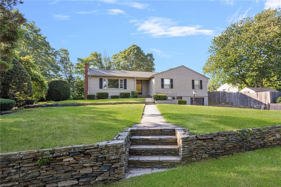 83 Fessenden St, Warwick, RI 02886 - photo 1