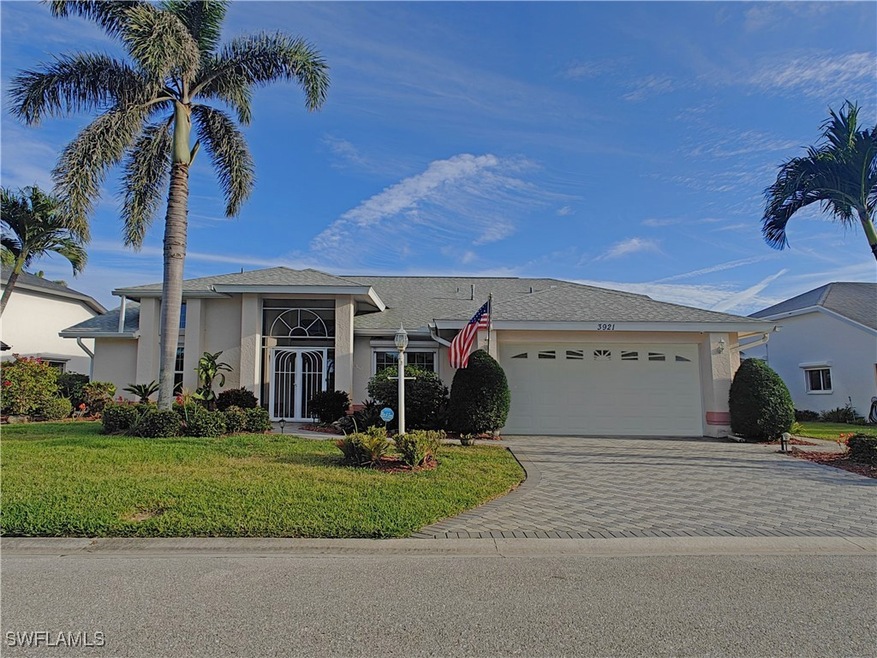 View of front of home with a front yard, decorativ