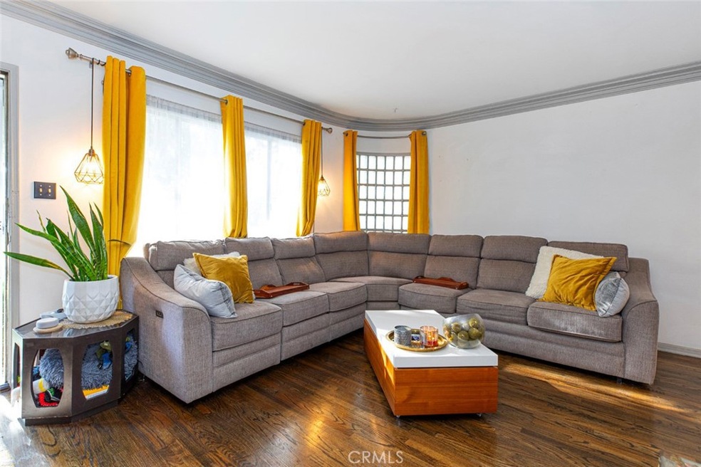 500 S Parish Place, Burbank, CA 91506 - photo 1